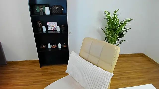 Snapshot of khloe_starrr chatting on June 1, 2026, 2:39 pm khloe starrr online show from June 1, 2026, 2:39 pm