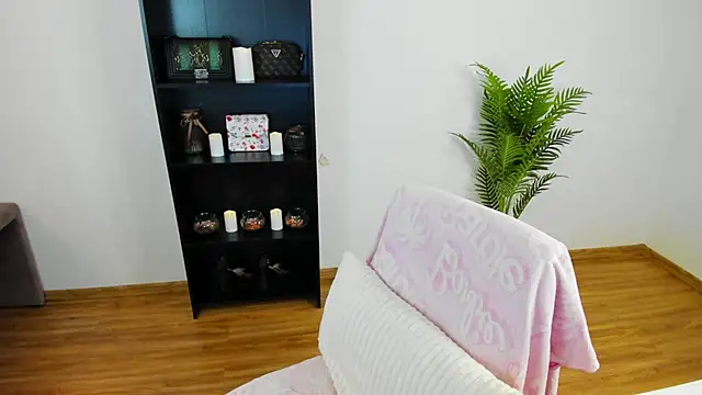 khloe starrr online show from April 16, 2026, 1:01 pm