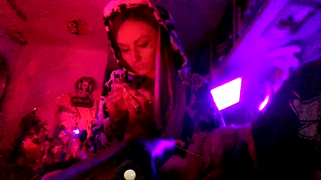 Snapshot of issyamazin chatting on March 1, 2026, 6:35 am issyamazin online show from March 1, 2026, 6:35 am