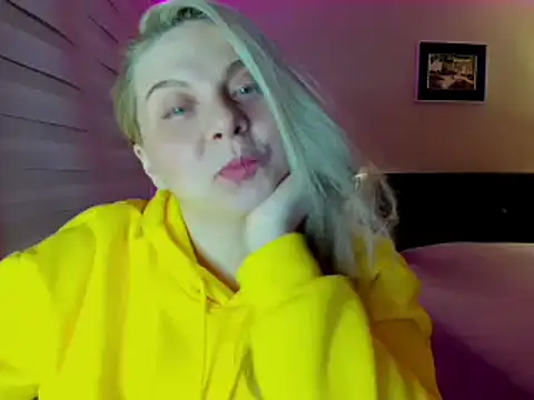 Snapshot of i_love_iva chatting on February 22, 2026, 6:49 am i love iva online show from February 22, 2026, 6:49 am