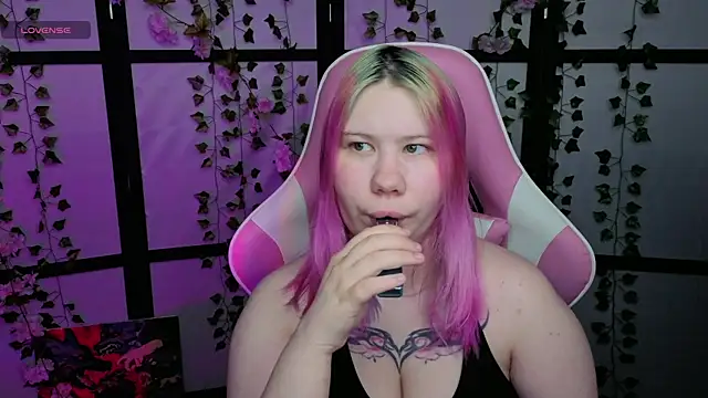 Snapshot of kitsune_little chatting on April 10, 2026, 9:22 pm kitsune little online show from April 10, 2026, 9:22 pm