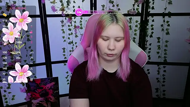 Snapshot of kitsune_little chatting on April 13, 2026, 7:56 am kitsune little online show from April 13, 2026, 7:56 am