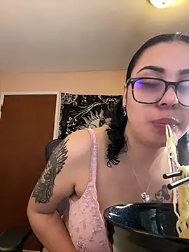 Snapshot of daniella_monroe chatting on February 27, 2026, 5:46 pm daniella monroe online show from February 27, 2026, 5:46 pm