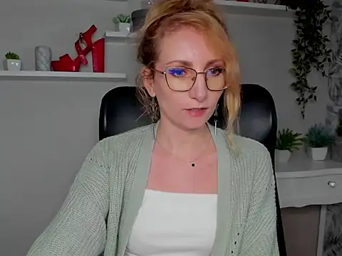 CinderellaMoon online show from March 10, 2026, 6:28 am