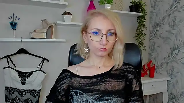 CinderellaMoon online show from March 25, 2026, 6:24 am