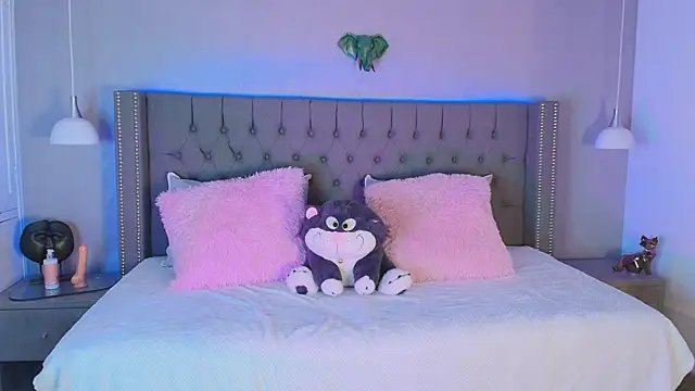 angelina honey  online show from April 9, 2026, 4:03 am