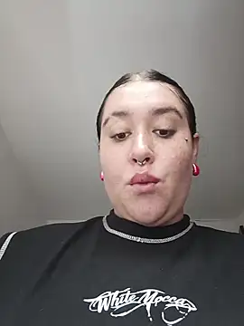 Snapshot of Freckless_ chatting on April 4, 2026, 7:42 pm Freckless online show from April 4, 2026, 7:42 pm