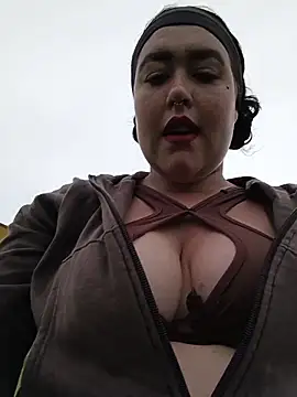 Snapshot of Freckless_ chatting on April 15, 2026, 7:40 pm Freckless online show from April 15, 2026, 7:40 pm