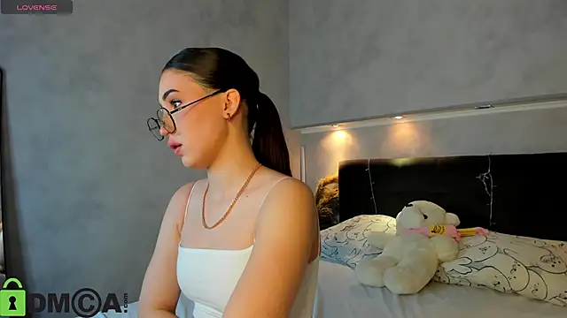 Emily Lews online show from March 6, 2026, 1:00 am