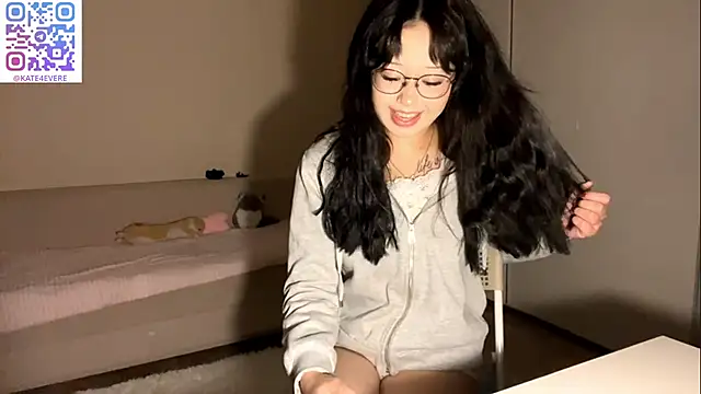 KateGlowee online show from February 18, 2026, 3:30 pm