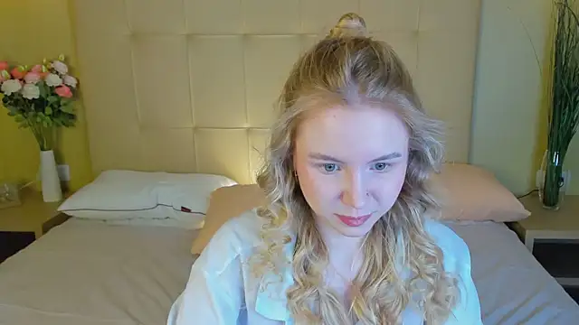 Snapshot of Linda__Bloom chatting on March 22, 2026, 1:09 am Linda Bloom online show from March 22, 2026, 1:09 am