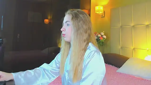 Snapshot of Linda__Bloom chatting on April 6, 2026, 1:12 am Linda Bloom online show from April 6, 2026, 1:12 am