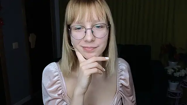 Snapshot of CandicaHoney chatting on February 16, 2026, 12:48 pm CandicaHoney online show from February 16, 2026, 12:48 pm