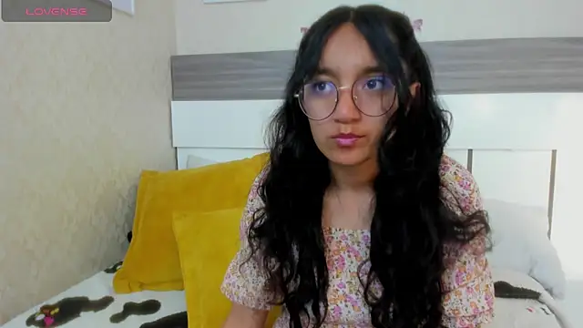 Snapshot of Emilyblussh chatting on February 23, 2026, 6:19 pm Emilyblussh online show from February 23, 2026, 6:19 pm