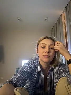 Snapshot of CarmenBlues_ chatting on February 21, 2026, 8:22 pm CarmenBlues online show from February 21, 2026, 8:22 pm