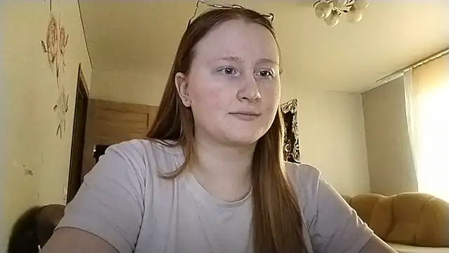 AnikaLipps online show from May 7, 2026, 1:47 pm