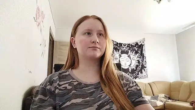 AnikaLipps online show from April 28, 2026, 2:43 pm