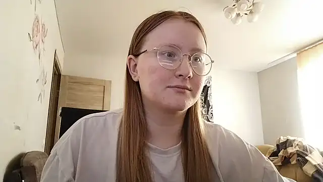 AnikaLipps online show from June 17, 2026, 1:21 pm