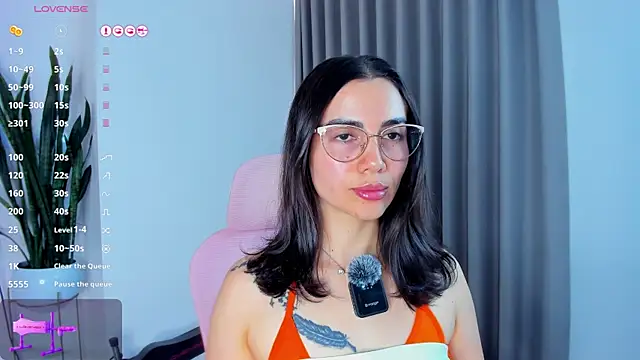 sara ospina22 online show from June 12, 2026, 8:28 pm
