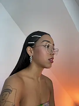 LunaVelour13 online show from July 27, 2026, 2:40 am