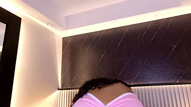 Snapshot of Kinsleybrown chatting on April 24, 2026, 4:14 am Kinsleybrown online show from April 24, 2026, 4:14 am