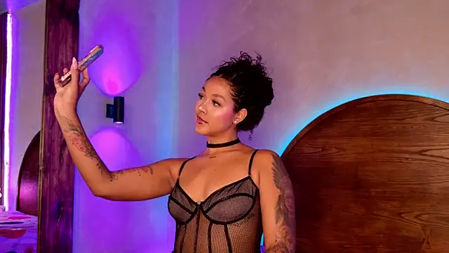 Kinsleybrown online show from February 23, 2026, 4:29 pm