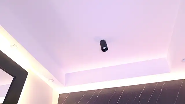 Kinsleybrown online show from April 17, 2026, 4:15 am