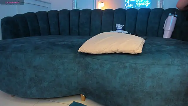 Zafiro21  online show from April 23, 2026, 7:26 pm