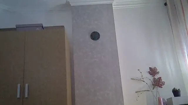 Snapshot of Laura-Parker chatting on June 16, 2026, 1:55 pm Laura-Parker online show from June 16, 2026, 1:55 pm