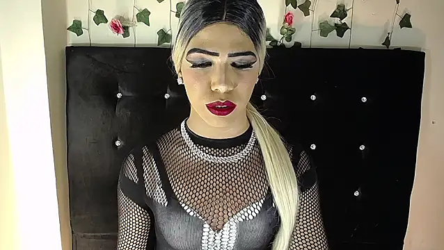 Kristal Queen01 online show from May 17, 2026, 8:03 am