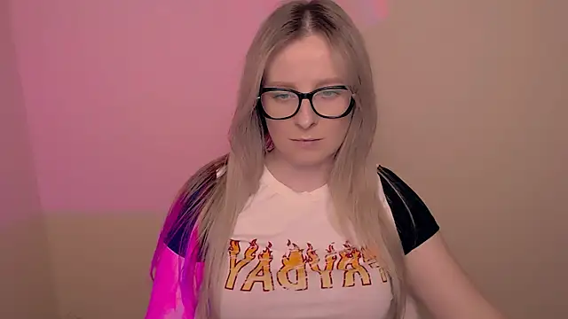 AnnePeach online show from April 2, 2026, 4:57 pm