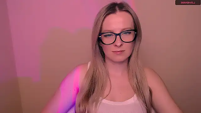 AnnePeach online show from March 4, 2026, 5:53 pm