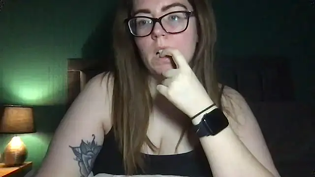 CurvyBx online show from February 21, 2026, 7:38 pm