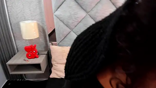 Lunakellerr online show from March 9, 2026, 11:03 am