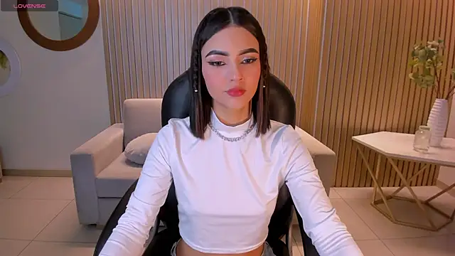 CarolineEvans x online show from March 30, 2026, 4:58 am