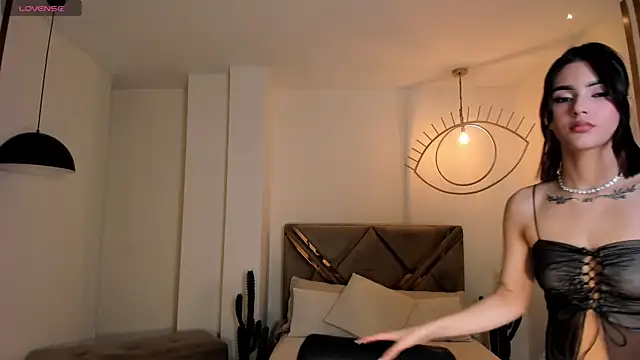 CarolineEvans x online show from March 21, 2026, 3:52 am