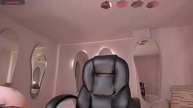 CarolineEvans x online show from April 11, 2026, 4:09 am