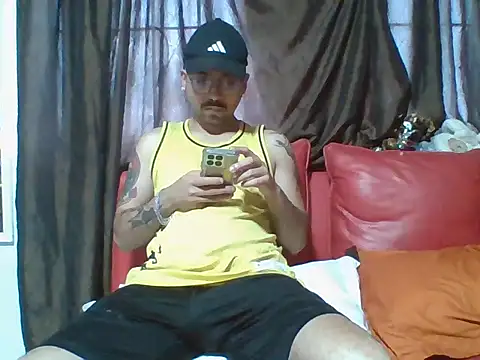 Snapshot of Karamel444 chatting on March 2, 2026, 11:33 pm Karamel444 online show from March 2, 2026, 11:33 pm