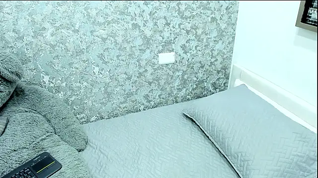 Snapshot of Anika_H chatting on February 23, 2026, 12:28 pm Anika H online show from February 23, 2026, 12:28 pm