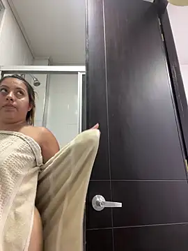 Emiily joee  online show from April 5, 2026, 9:54 pm