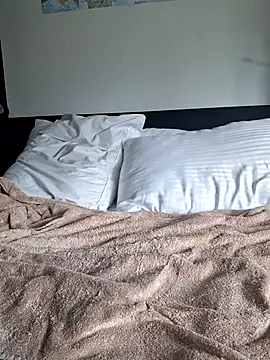 Snapshot of Cinnamonbunn chatting on March 28, 2026, 2:51 pm Cinnamonbunn online show from March 28, 2026, 2:51 pm