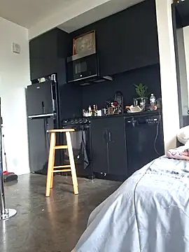 Snapshot of Cinnamonbunn chatting on April 13, 2026, 8:35 pm Cinnamonbunn online show from April 13, 2026, 8:35 pm