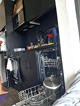 Snapshot of Cinnamonbunn chatting on April 2, 2026, 8:59 pm Cinnamonbunn online show from April 2, 2026, 8:59 pm