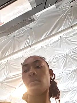 Snapshot of Cinnamonbunn chatting on March 19, 2026, 8:09 pm Cinnamonbunn online show from March 19, 2026, 8:09 pm