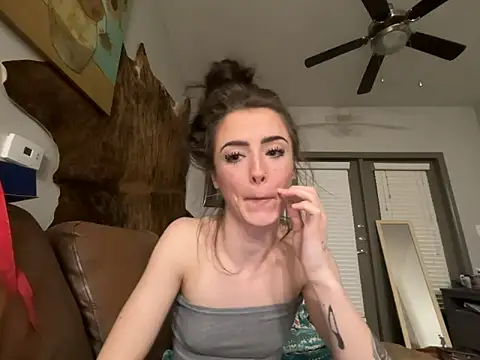 Snapshot of ash10alex chatting on February 25, 2026, 4:23 am ash10alex online show from February 25, 2026, 4:23 am