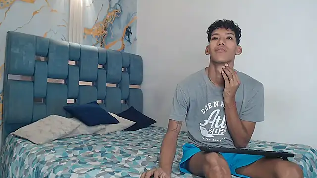 GREEN BOYS online show from April 8, 2026, 7:15 pm