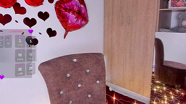 Snapshot of Giulia_Cash chatting on February 28, 2026, 12:16 pm Giulia Cash online show from February 28, 2026, 12:16 pm