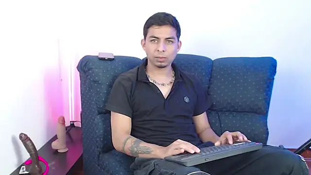 Snapshot of polloCol4U chatting on April 25, 2026, 4:26 am polloCol4U online show from April 25, 2026, 4:26 am