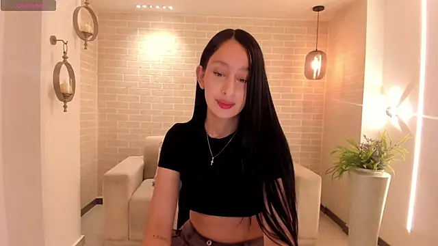 AmaraDivine online show from June 14, 2026, 11:33 am