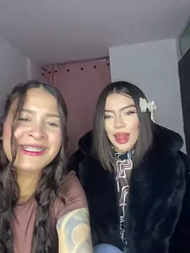 LLauraV online show from April 30, 2026, 2:51 am